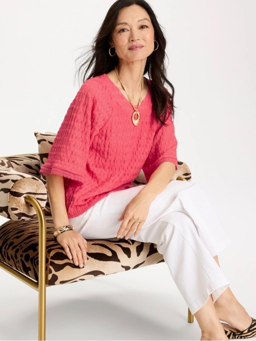 Chico’s Textured V-Neck Top in Coral Pink size 1 NWT marked $69.50!